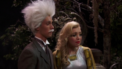 napalmcapperJessie_S04E18_The_Ghostess_With_the_Mostest5B22-52-475D.jpg