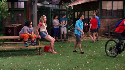 Bunkd_S01E18_Love_is_for_the_birds_16-22-03_warpednapalm.jpg