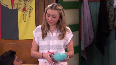 Bunkd_S01E18_Love_is_for_the_birds_16-37-16_warpednapalm.jpg
